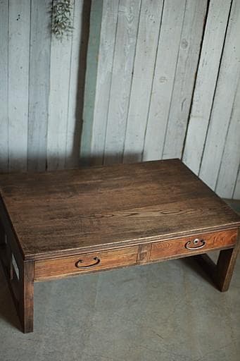 古く味のある木製の机　引き出し2杯　ローテーブル　作業台　古家具　古民家