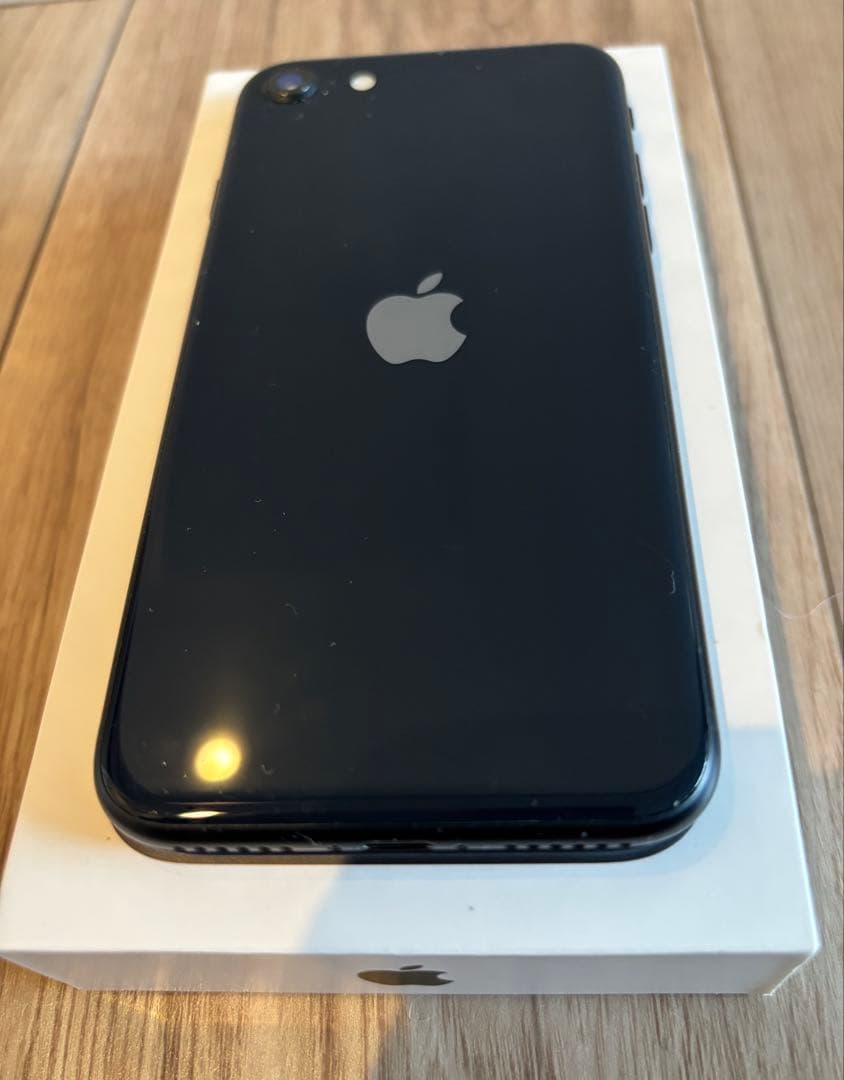 美品純正バッテリー iPhone SE3 ブラック128 GB 本
