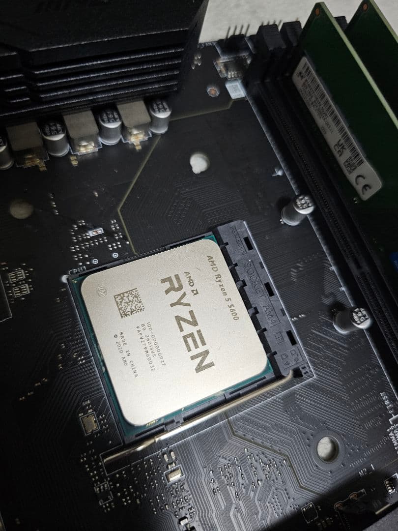 CPU Ryzen 5 5600 B550 crucial DDR4 3200 16GB