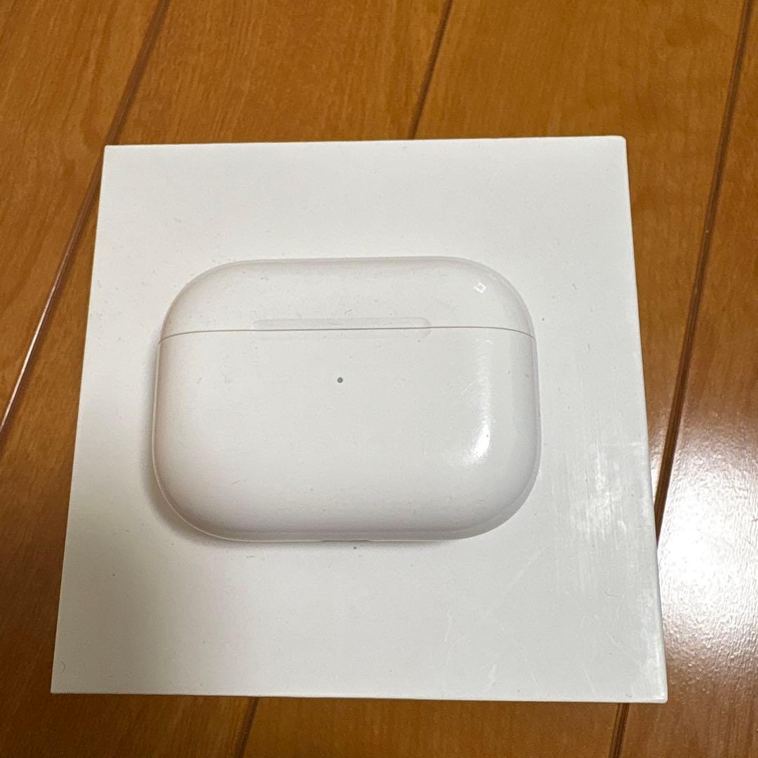 m*n様 AirPods pro 第1世代（充電:ライトニング）