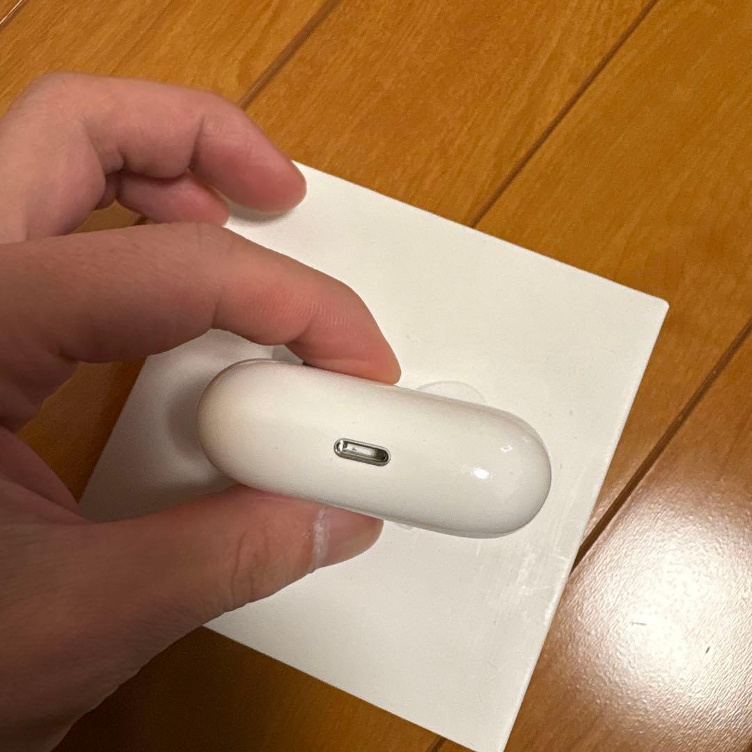 m*n様 AirPods pro 第1世代（充電:ライトニング）