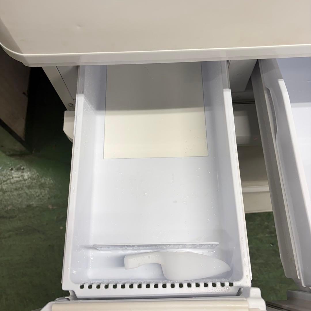 958 SHARP 2022年製　高年式　大型冷蔵庫　マッドホワイト　両開き
