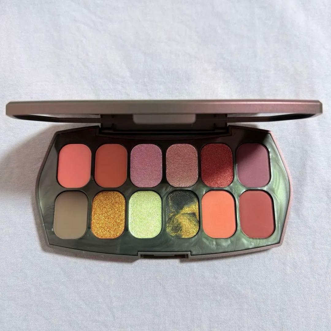 r.e.m.beauty Wicked For Good アイシャドウ パレット
