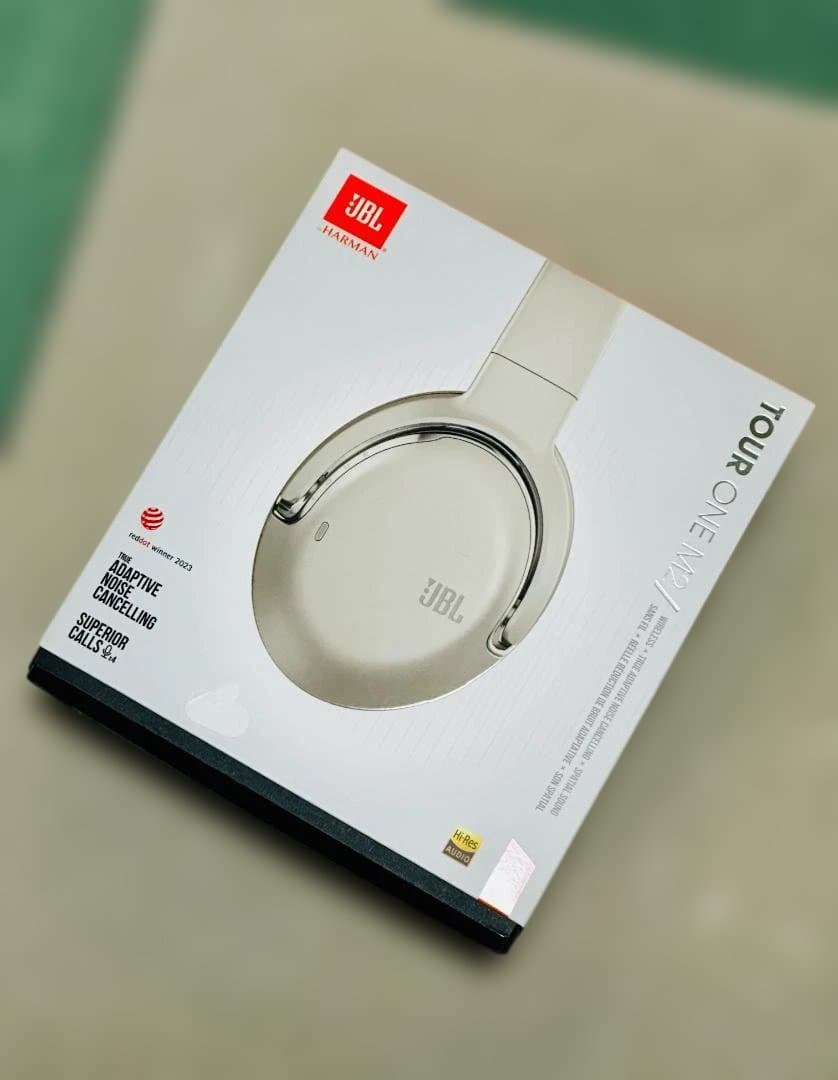JBL ワイヤレスオーバーヘッドホン　TOUR ONE M2　美品です