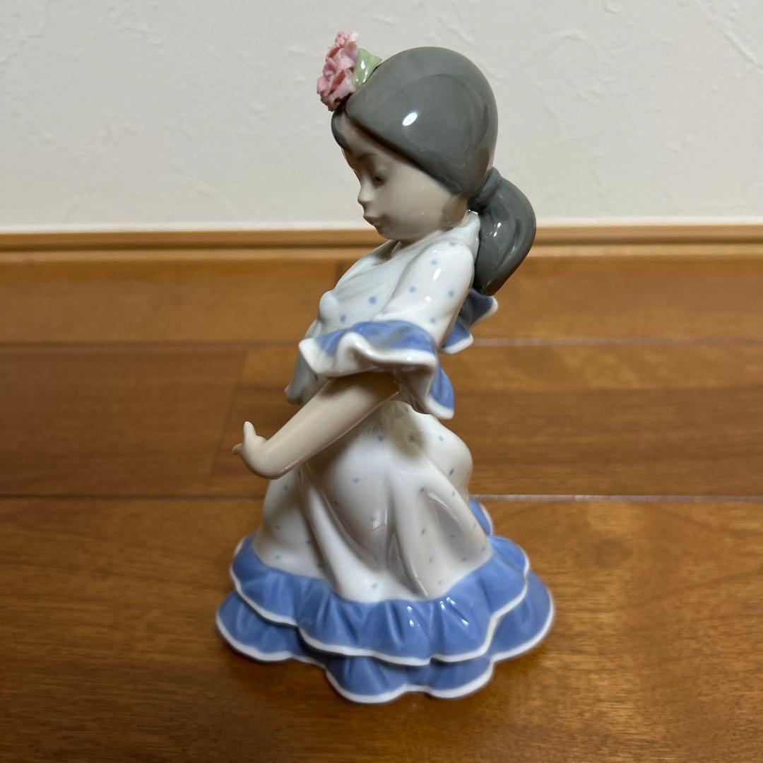 LLADROフラメンコを踊る少女の陶器置物