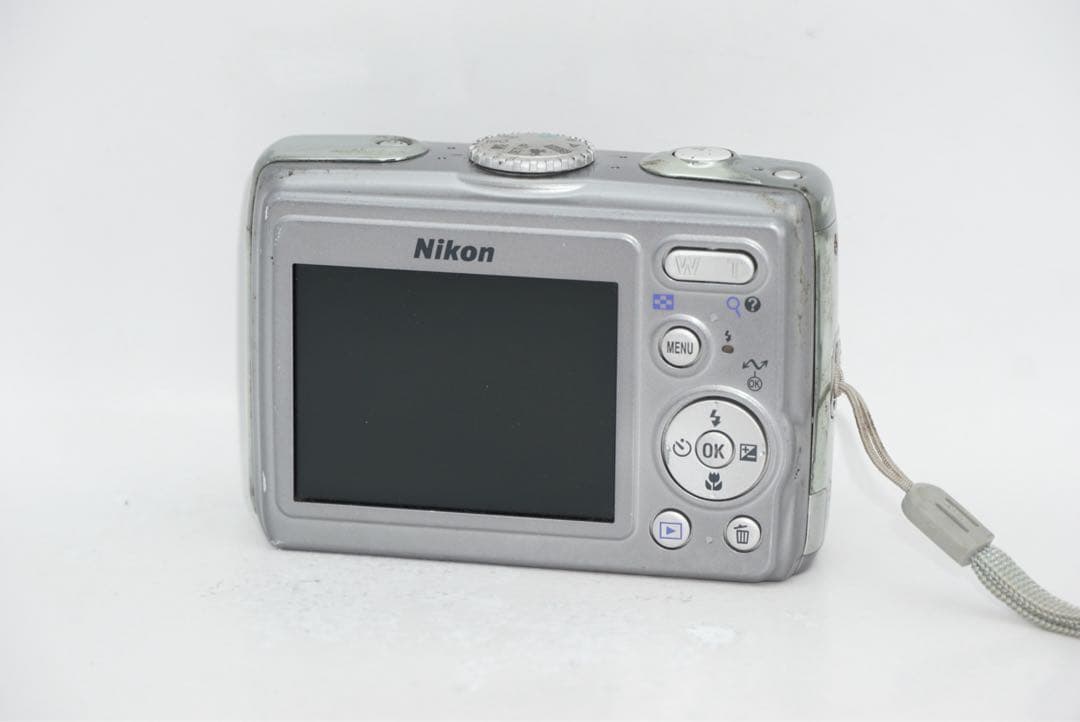 Nikon ニコン COOLPIX P4 VR シルバー