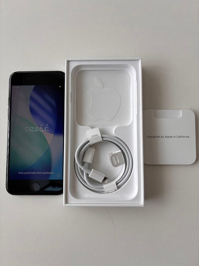 Apple iPhone SE 128GB ブラック 本体