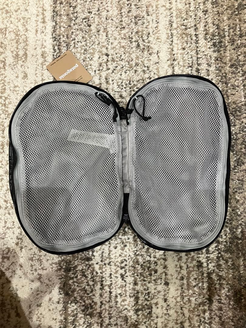 新品タグ付き　Patagonia ブラックホールキューブ ミディアム