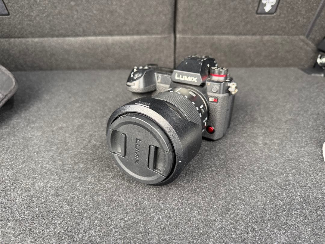 LUMIX GH5 一眼レフカメラ 標準ズームレンズ付き