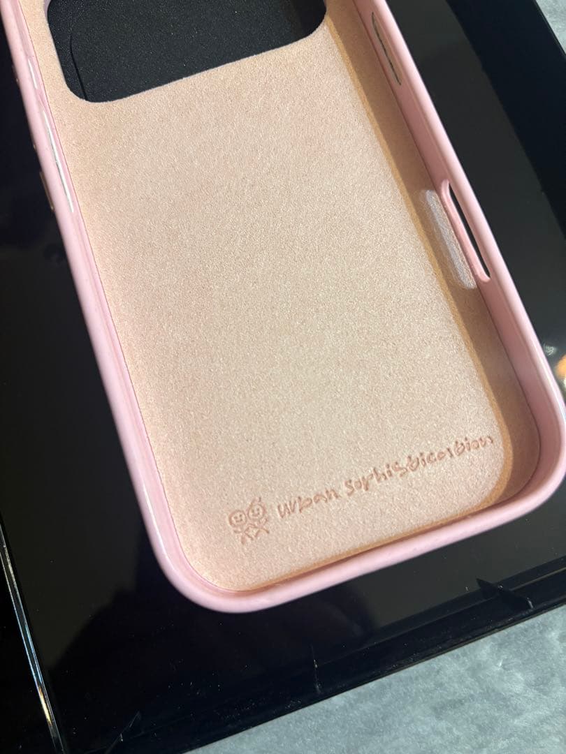 urbansophisticationキティコラボ iPhone17proケース