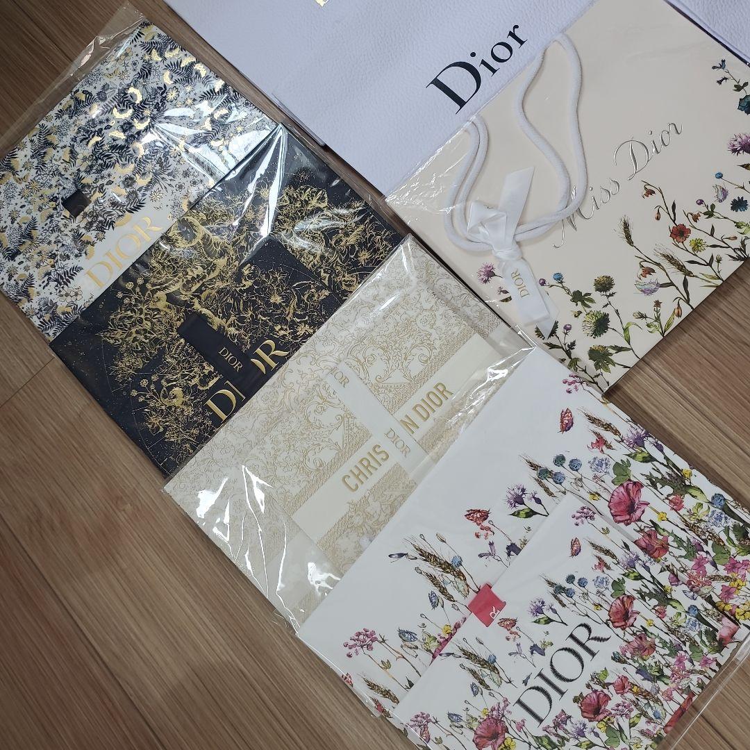 Dior　ショッパー　限定　チャーム　スター