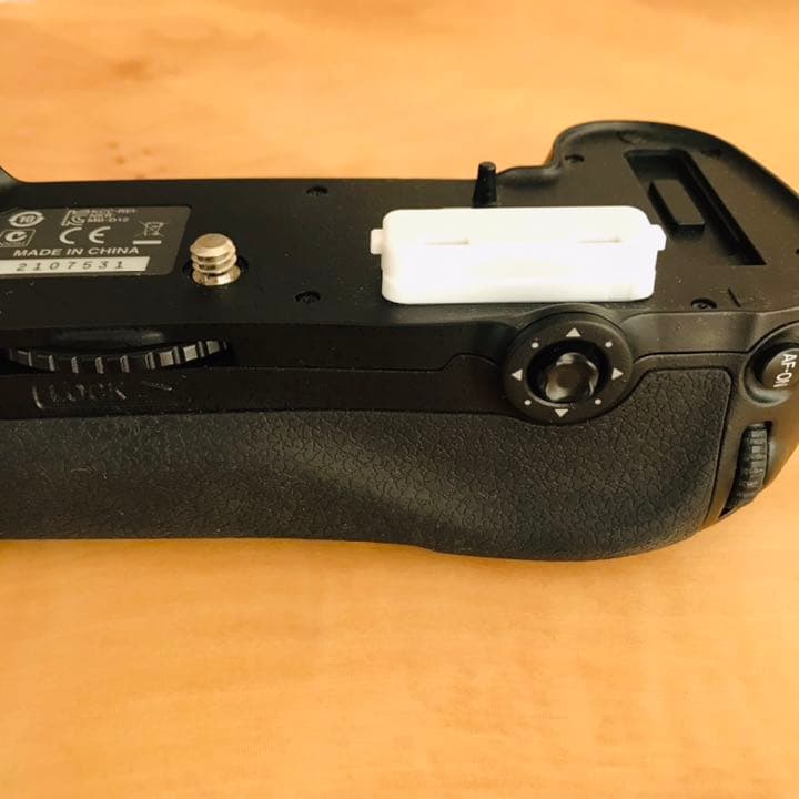 Nikon D800 D810用マルチパワーバッテリーパック　MB-D14