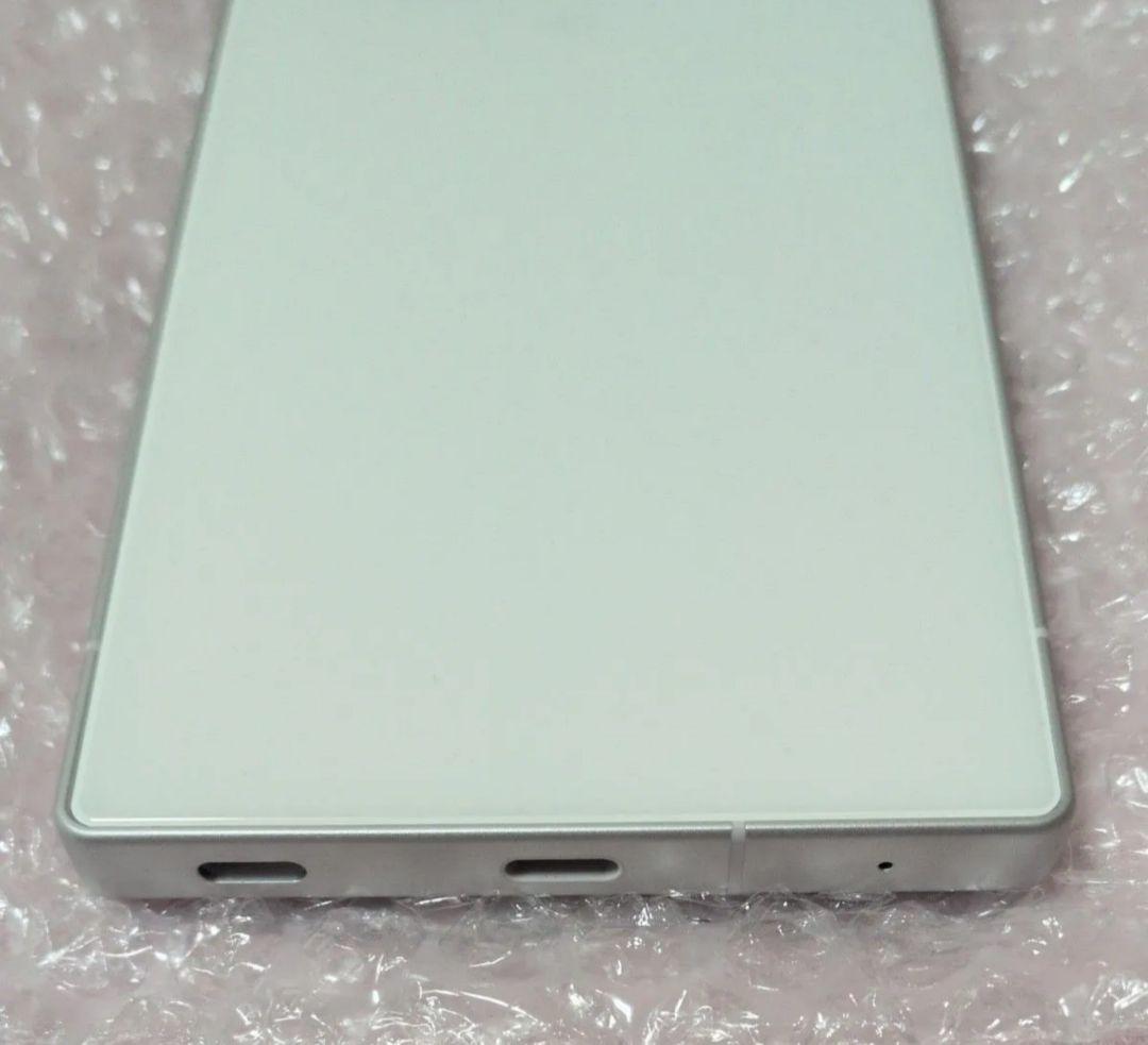 AQUOS R9 SIMフリー版 ホワイト 256GB 未使用に近い