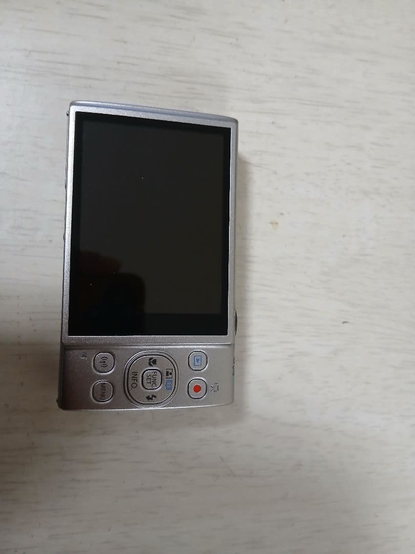 Canon IXY 650 コンパクトデジタルカメラ／シルバー