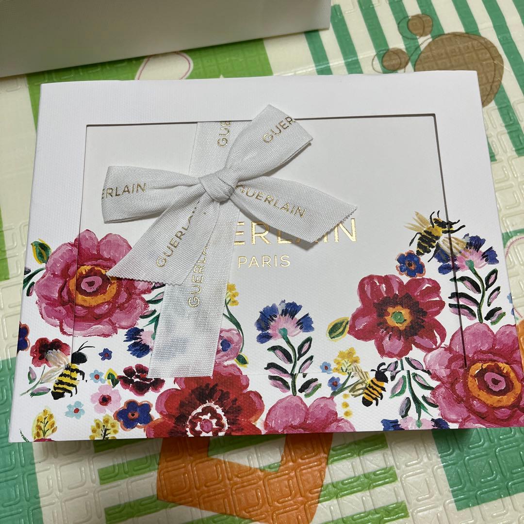 GUERLAIN PARIS 香水，ボディローションセット花柄ギフトボックス