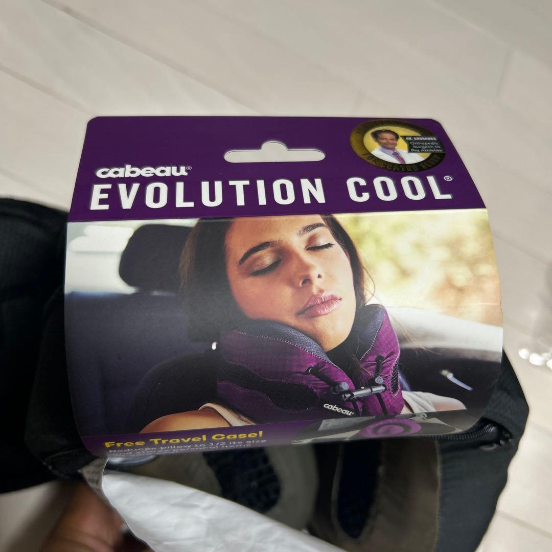 Cabeau Evolution Cool ネックピロー トラベルケース付き