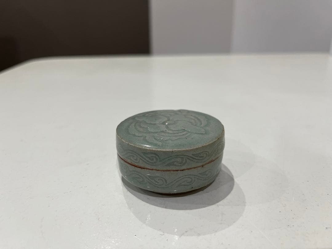 青磁香合　廣州窯