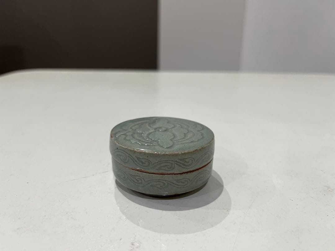 青磁香合　廣州窯