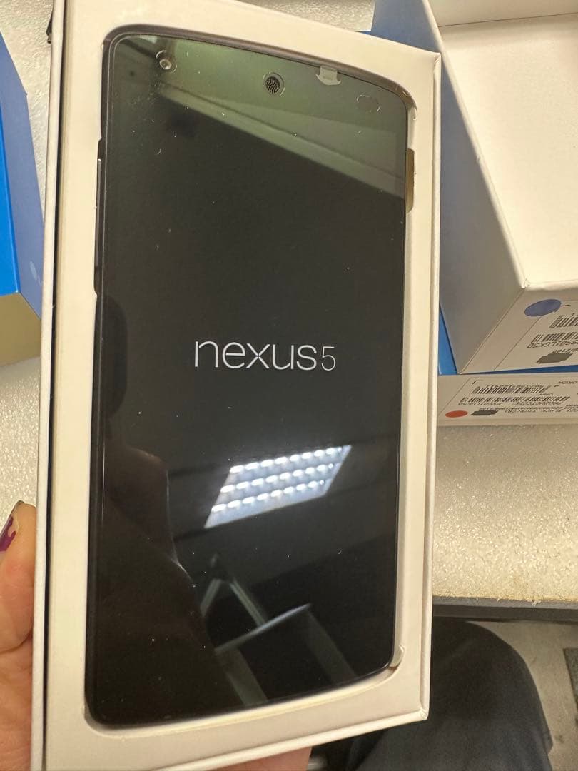 Nexus 5 LG-D821 32GB Black 新品未開封 1台の価額
