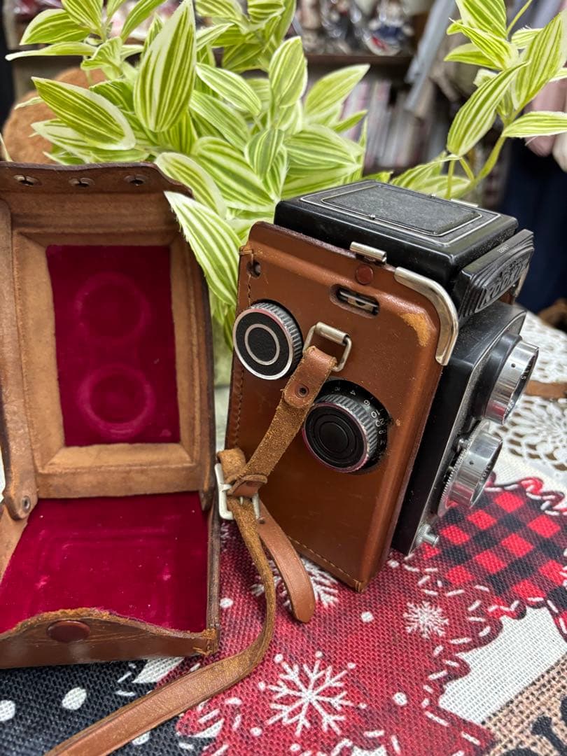 ジャンク品　Yashica Rookie 二眼レフカメラ レザーケース付き