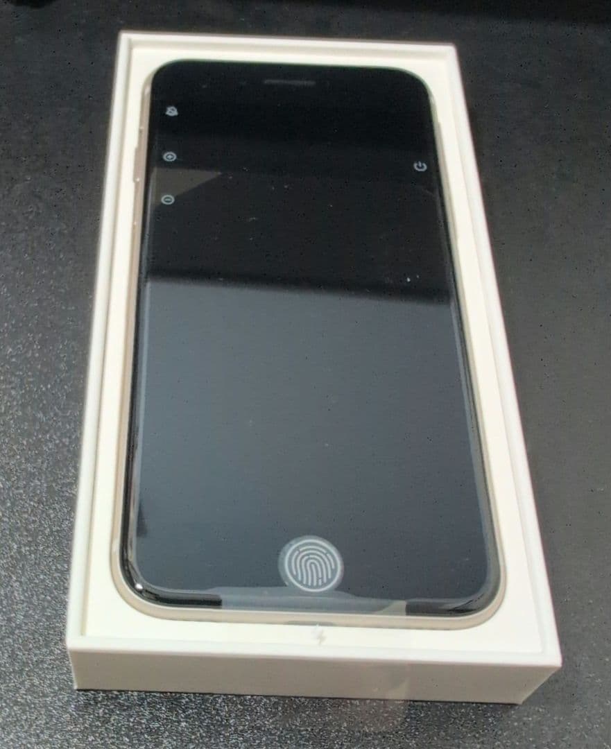 Apple iPhone SE (第3世代) スターライト 本体