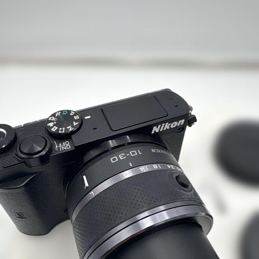 美品　Nikon 1 J5 ズームレンズキット