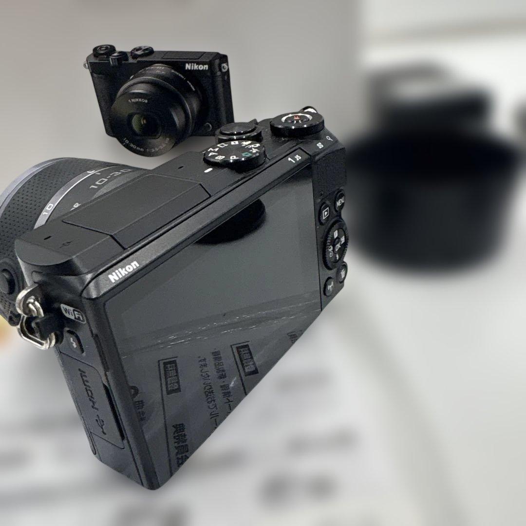 美品　Nikon 1 J5 ズームレンズキット