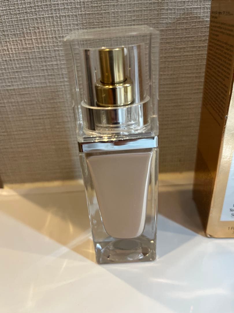 ESTEE LAUDER ファンデーション 2C0 COOL VANILLA
