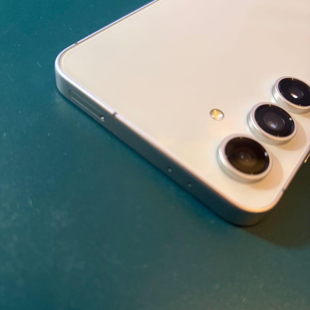 美品 Samsung Galaxy S24 FE ホワイト 本体
