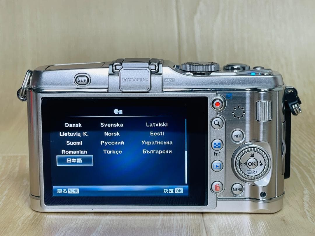 Olympus E-P3 シルバー シャッター数 1,760回 ＋ レンズセット