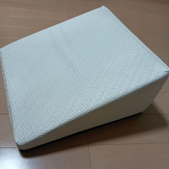 フレックスクッション（ホワイト）／ストレッチ・骨盤サポートに！