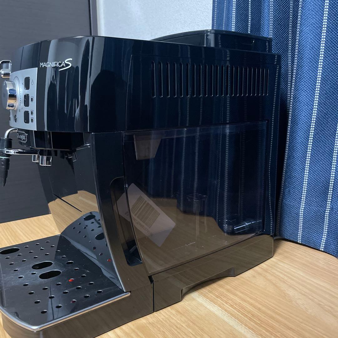 【美品】De'Longhi デンロギ　全自動コーヒーマシン　ECAM22112B