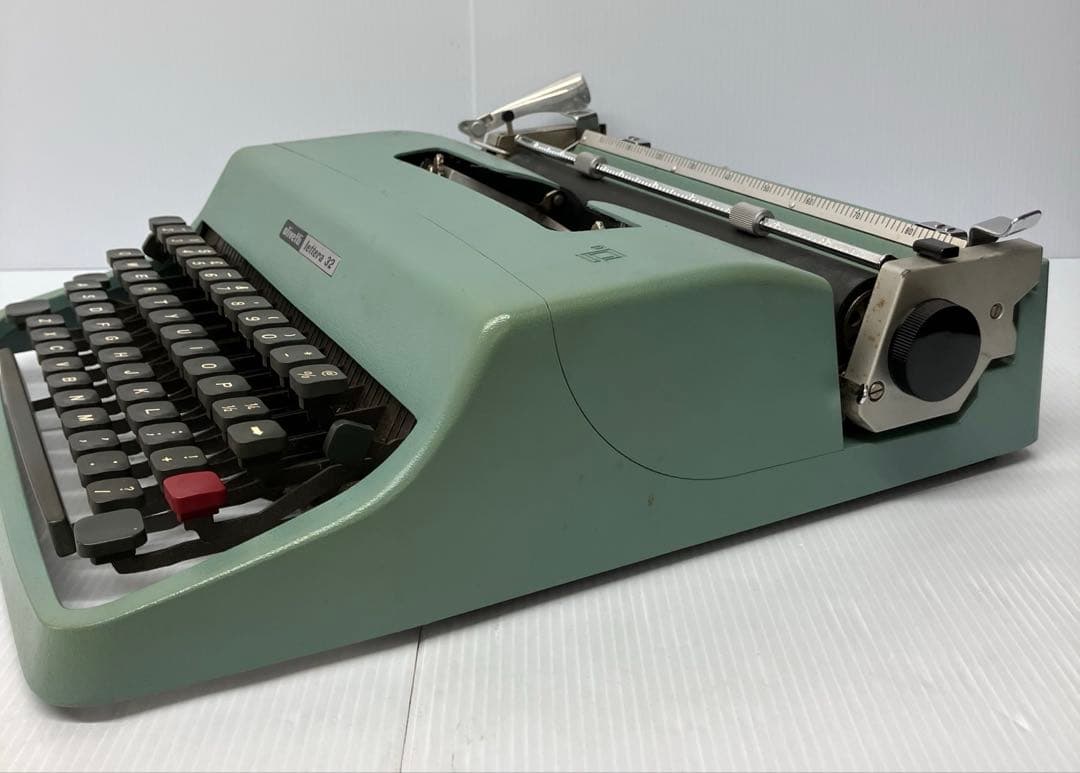 【olivetti/オリベッティ】lettera 32 タイプライター　レトロ
