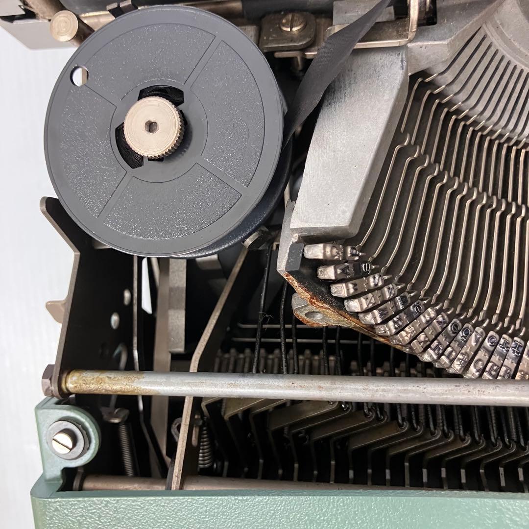 【olivetti/オリベッティ】lettera 32 タイプライター　レトロ