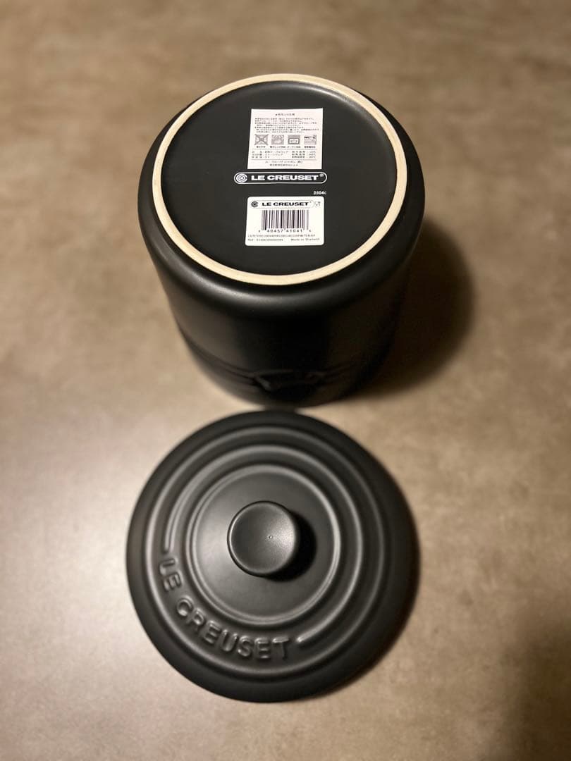 新品未使用　レア色　マットブラック　ル・クルーゼ　ペットフード・コンテナー