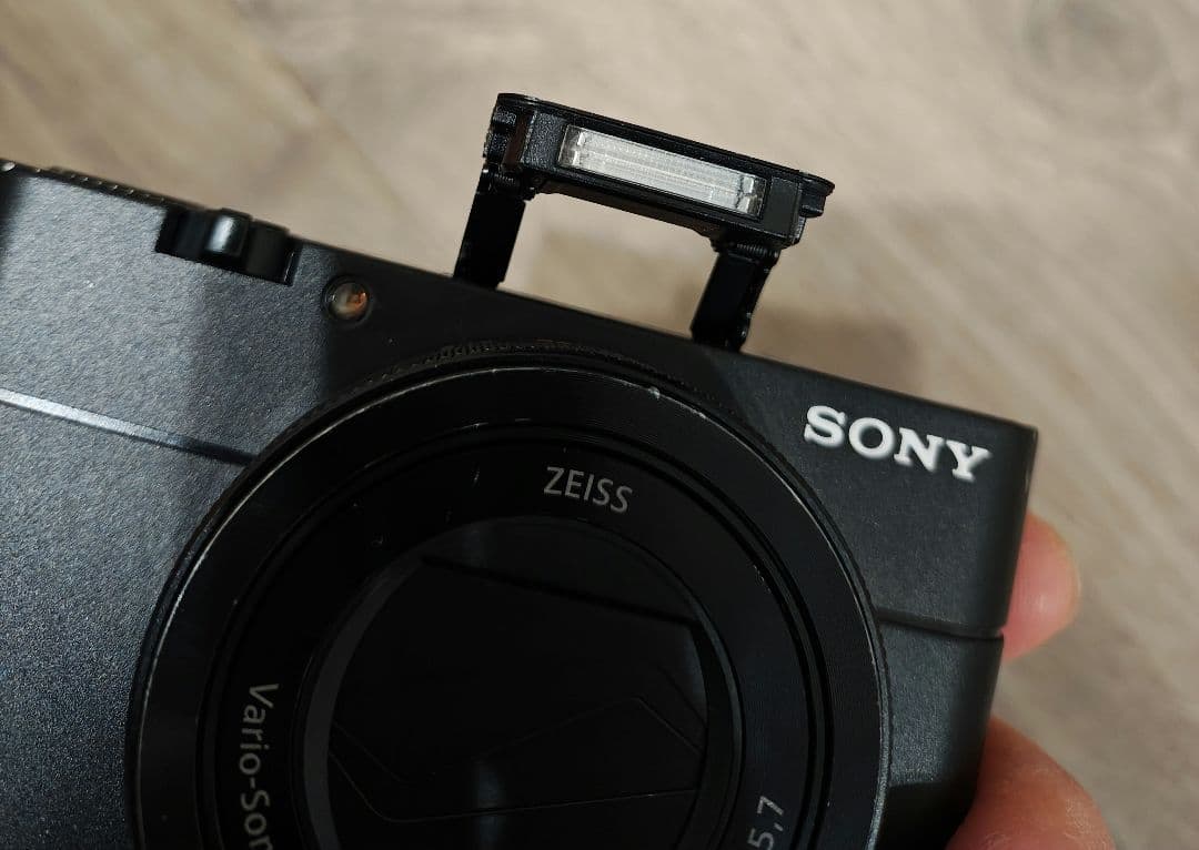【アクセサリー多数】SONY Cyber-shot RX100M5A