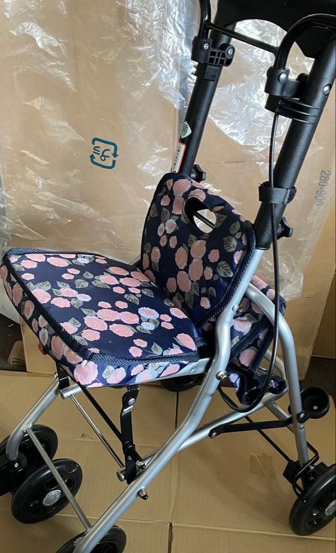 【ほぼ新品】幸和製作所　シルバーカーTacaoF SICP02 花柄