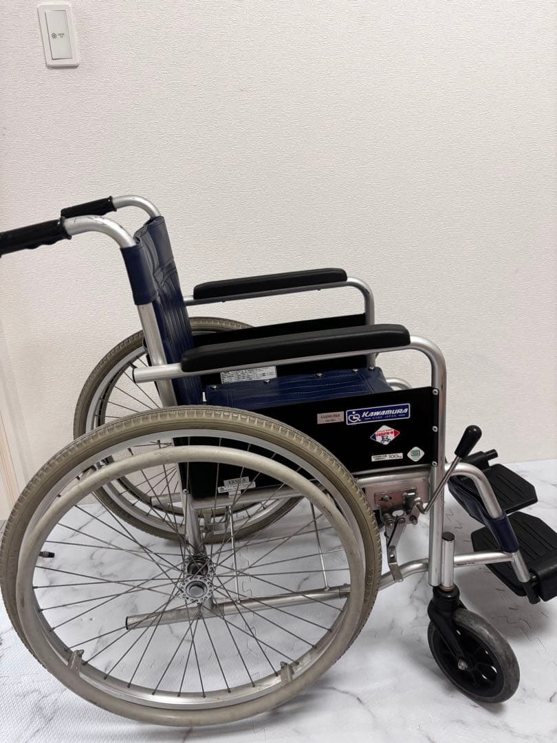 カワムラサイクル 自走用車椅子 ブレーキ付き　介護　折り畳み可能