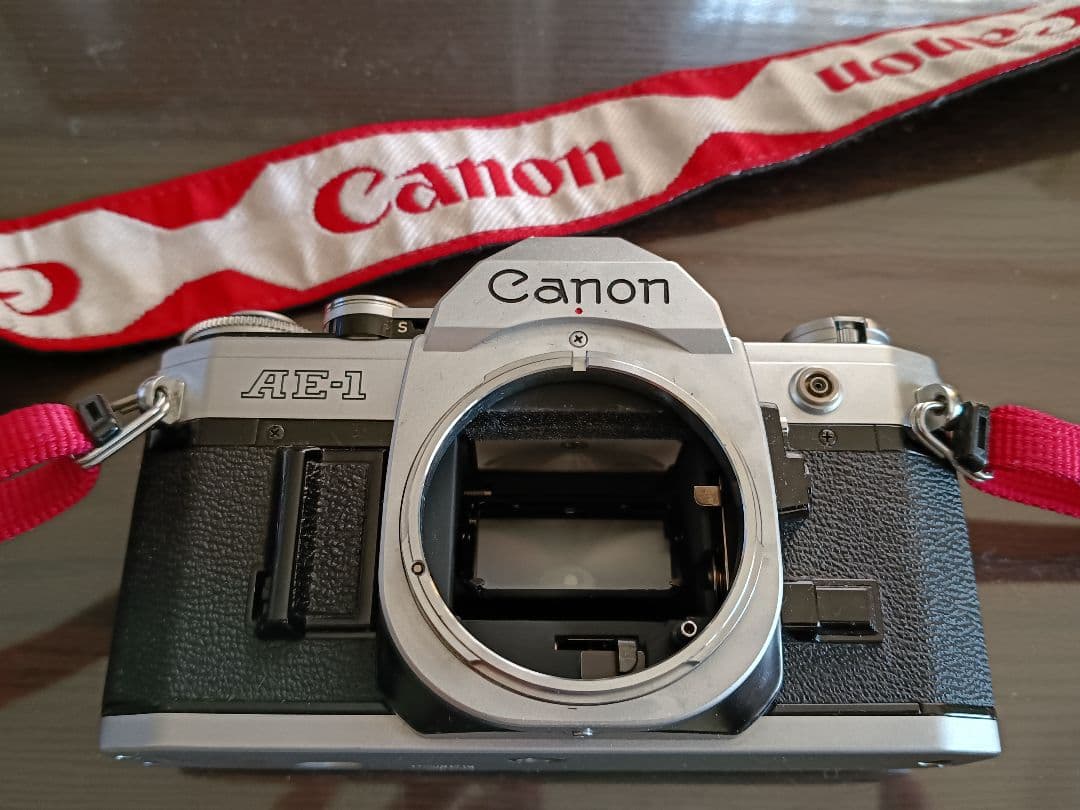 Canon AE-1 フィルム一眼レフカメラ（中古）