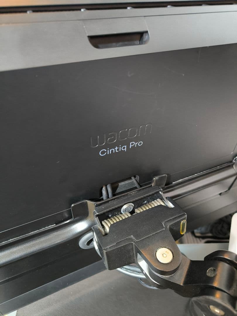 Wacom Cintiq Pro 32 & Wacom Flex Armセット