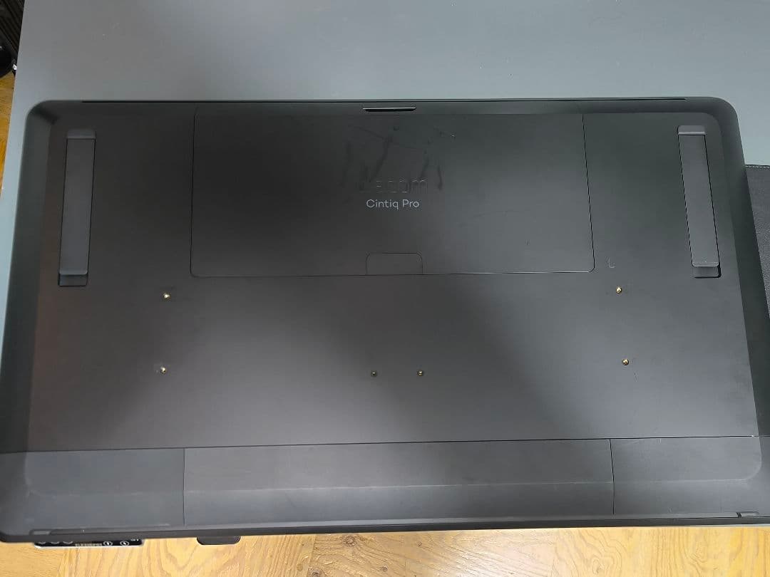 Wacom Cintiq Pro 32 & Wacom Flex Armセット