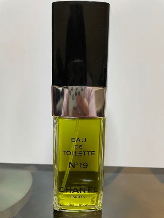 シャネル N゜19 オードゥ トワレット(ヴァポリザター) 50ml