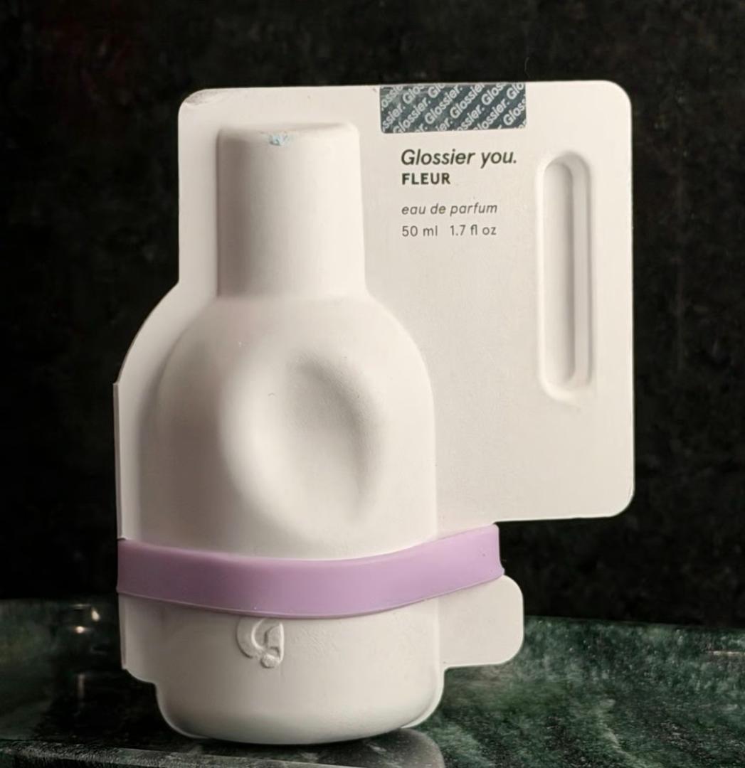 新品未開封☆ Glossier FLEUR 香水 50ml