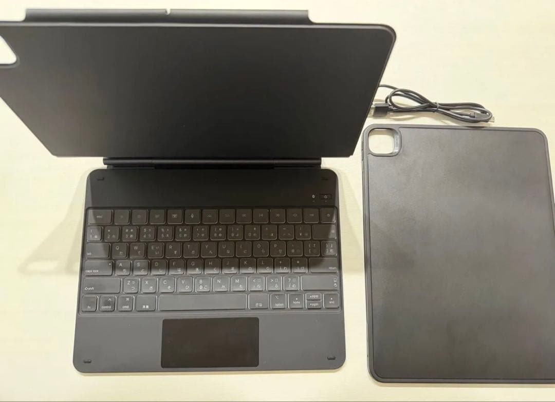 ★ほぼ新品★ESR Magnetic Keyboard Case