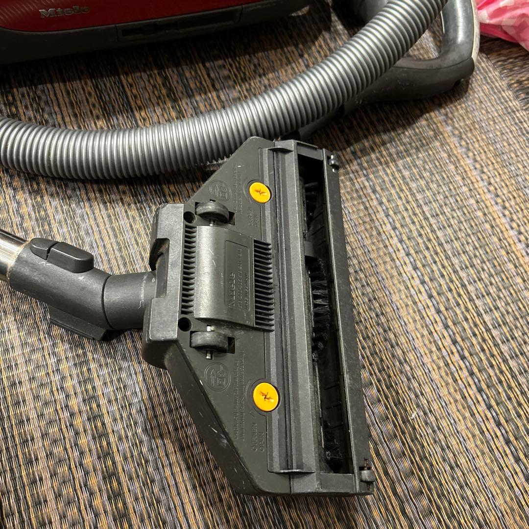 ミーレS４５６０赤色キャニスター掃除機 本体付属品などあり 引っ越しの為格安