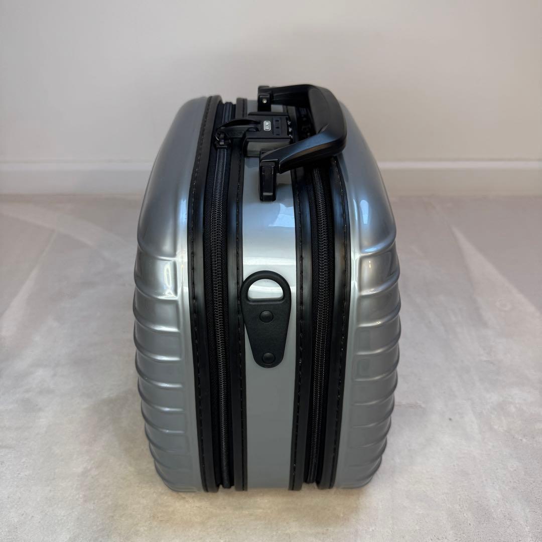 RIMOWA Salsa 816.38 ビューティーケース 13L シルバー