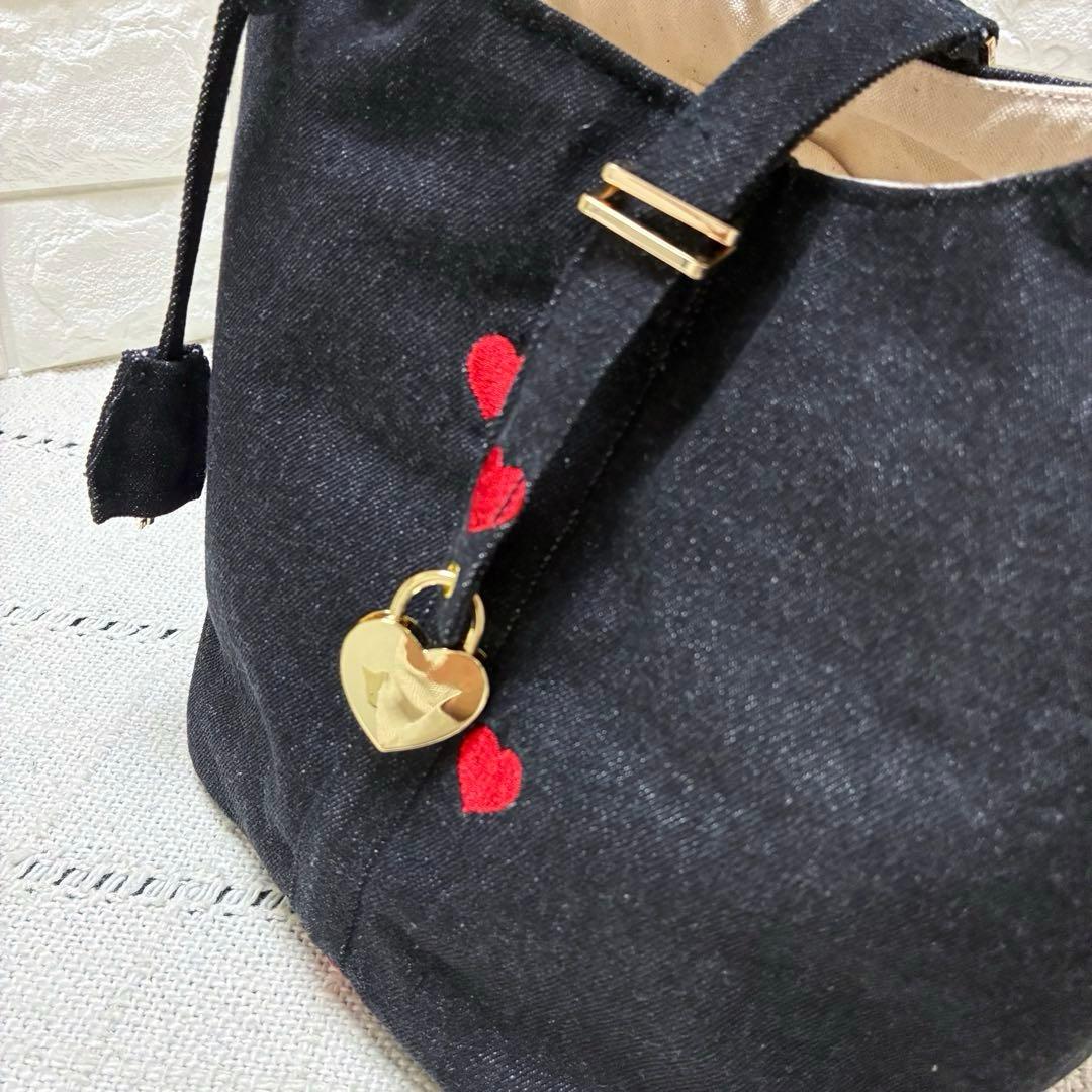 【SALE】デニムリメイク　ハート刺繍のブラックデニム ハートキーロック付バッグ