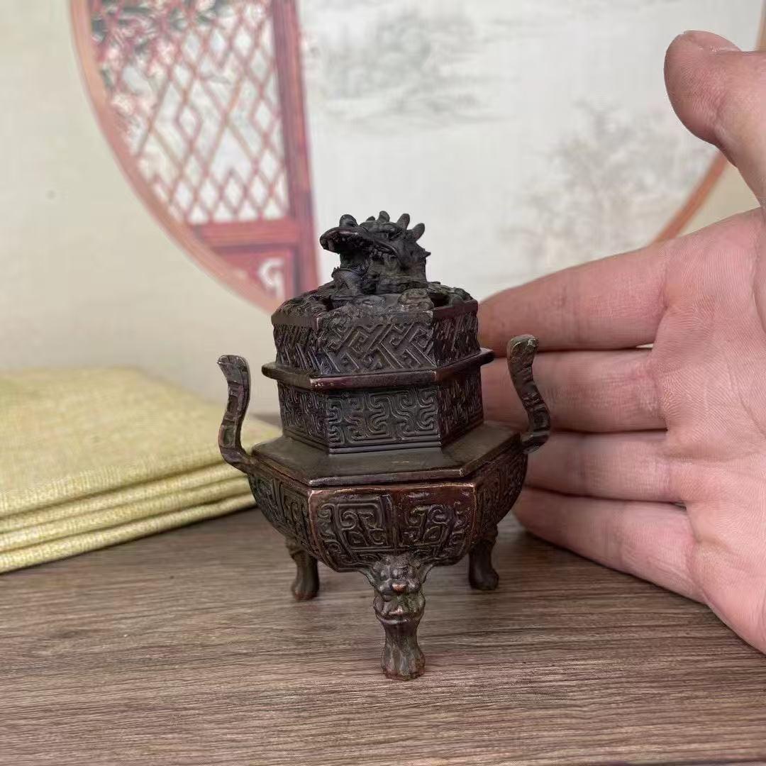 金属製龍彫刻香炉