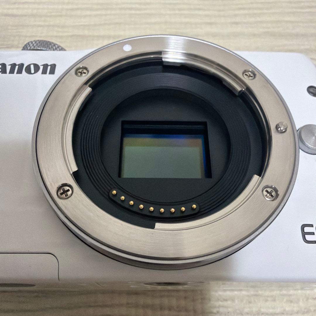 Canon EOS M10一眼レフカメラ レンズ付 ホワイト