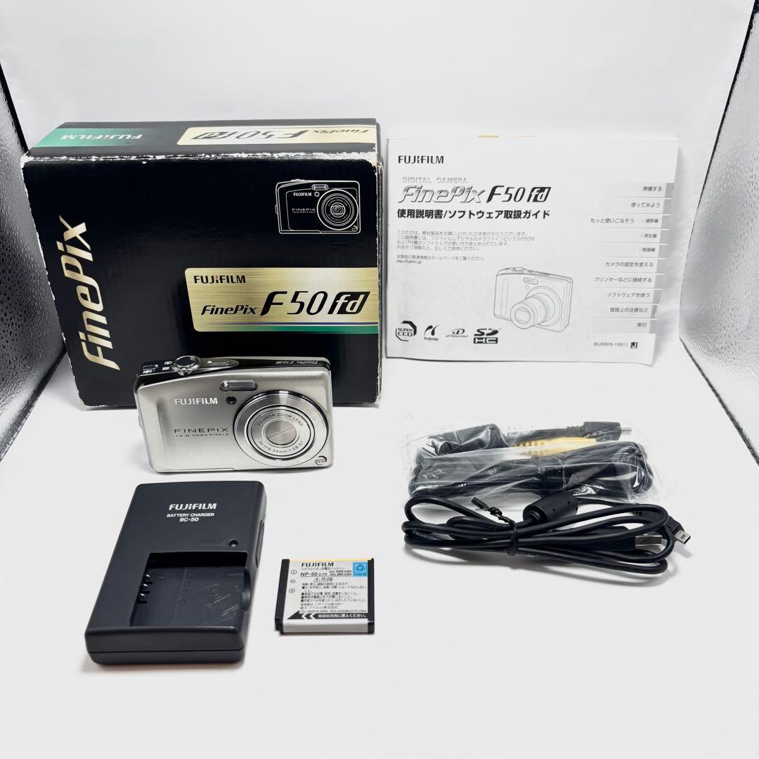 【美品】FUJIFILM FinePix F50fd シルバー デジタルカメラ